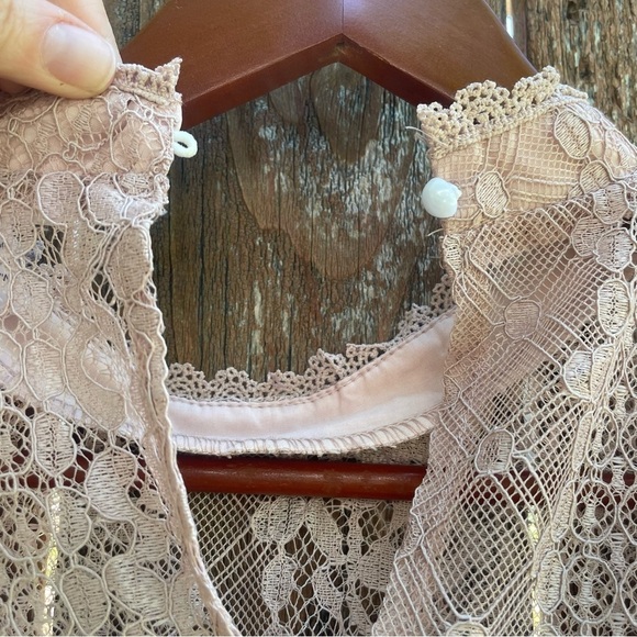 ESLEY Women’s Dusty Pink Lacy High Neck Ruffle Sleeve Size Small - Picture 7 of 7